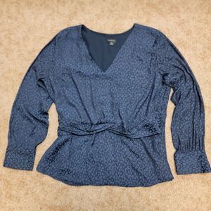 Ann Taylor Navy Blue Animal Print Blouse V-Neck Long Sleeve Twist Front Size 18